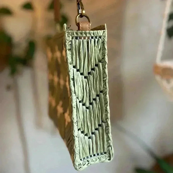 Boho Handwoven Green Straw Crossbody Bag - 9x9 Square Raffia Purse Like New - Picture 4 of 10